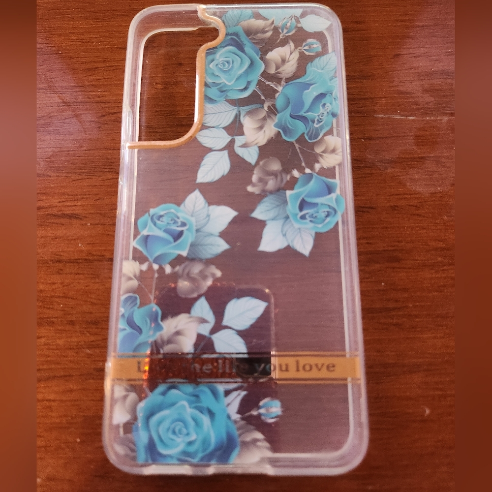 2 Galaxy S22 phone covers